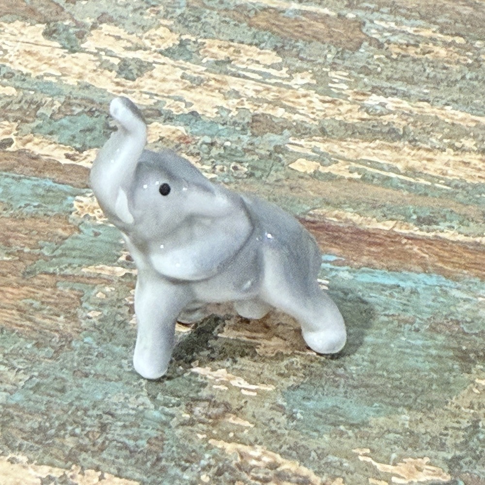 Miniature Vintage Bug House Japan Porcelain Elephant‎ Mini Vtg Display Animal